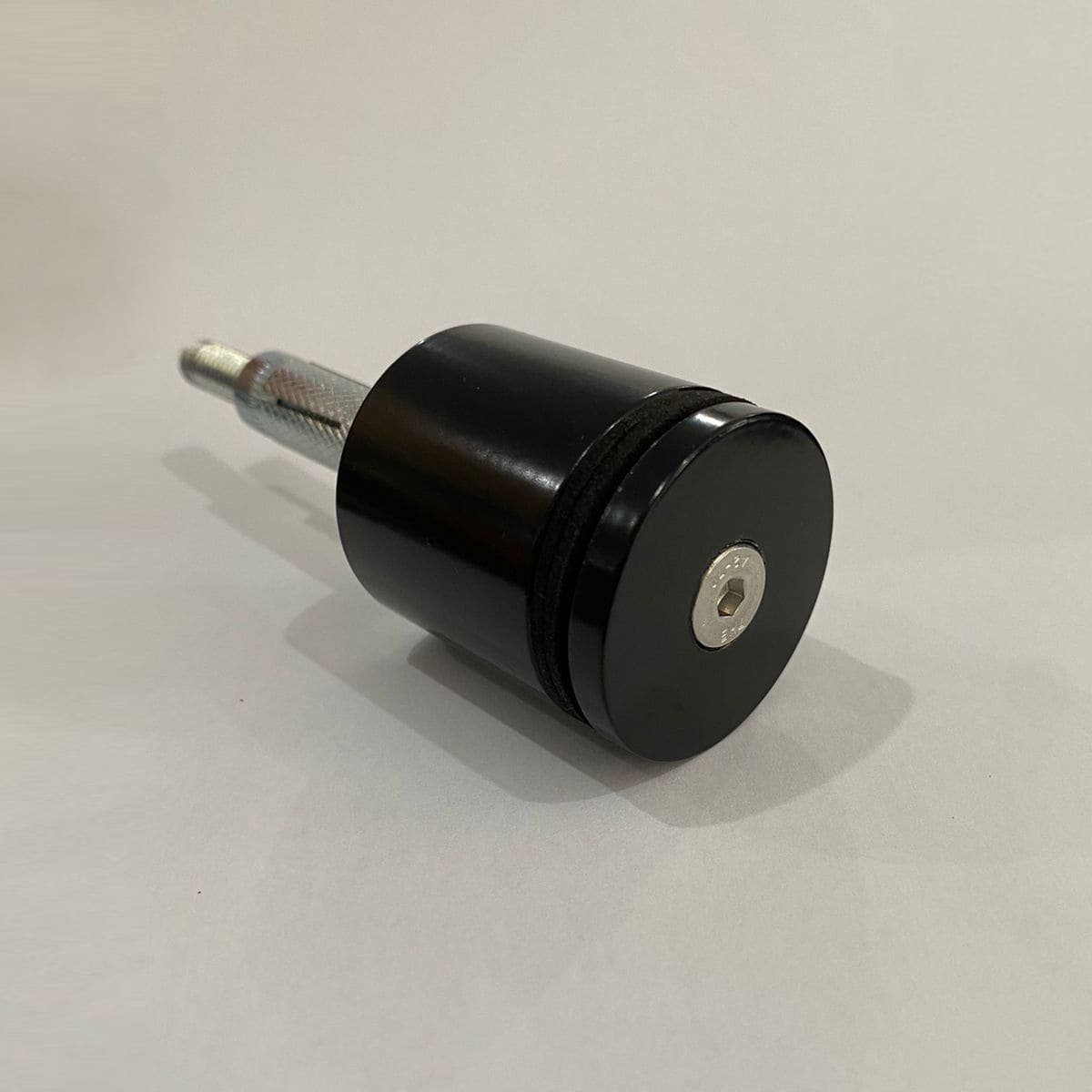 BOTTON 1'' E 1/2 MACIÇO COM PARABOLT PRETO